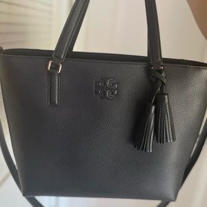 Tory Burch Thea Zip Tote in Black pebbled leather.  BRAND NEW✨🌟🤩
